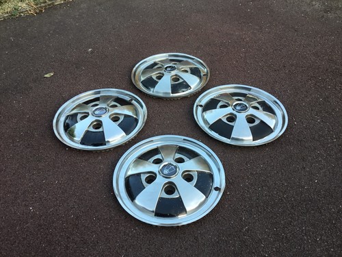 Rover 3500s wheel trims - rover,