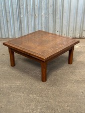 An oak draw-leaf coffee table