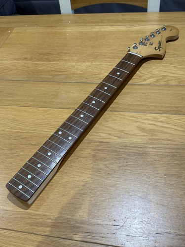 Squier strat fender guitar - by,