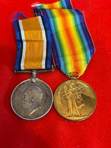The queen regiment - the, queen's