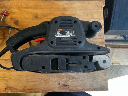 Wickes 850w belt sander - 3”,
