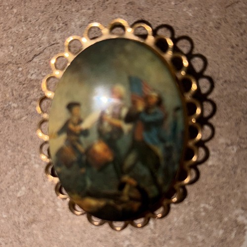 Oval gold tone metal - oval,