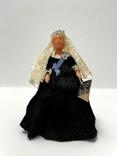 Peggy nisbet doll - doll, queen
