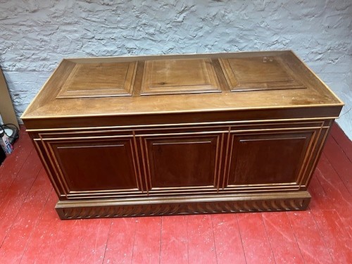 Vintage designer chest - , in