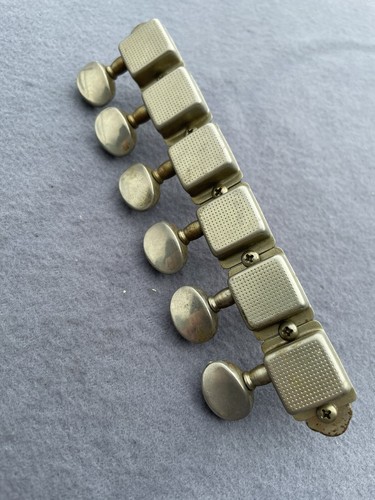 Egmond guitar tuner - r,