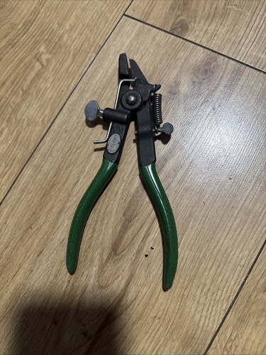 Saw setting pliers - ,