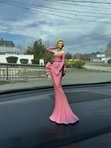 Marilyn monroe figurine - marilyn,