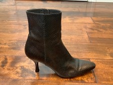 Stuart Weitzman Brown Snakeskin Patterned Leather Pointed Toe, Size 7 US