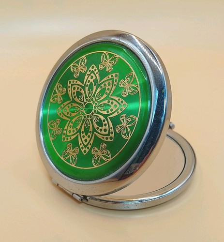Green and gold make - make, pocket