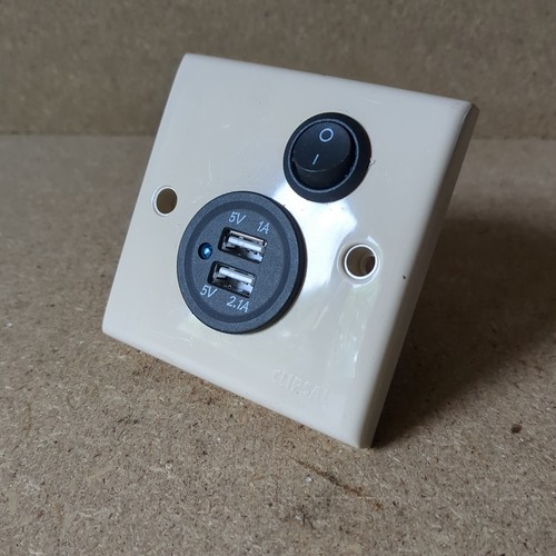 Clipsal 12v twin usb socket - twin,