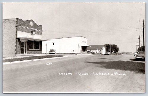 Salle main street - salle~main, street~bank