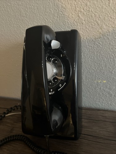 Vintage black att rotary phone - att,