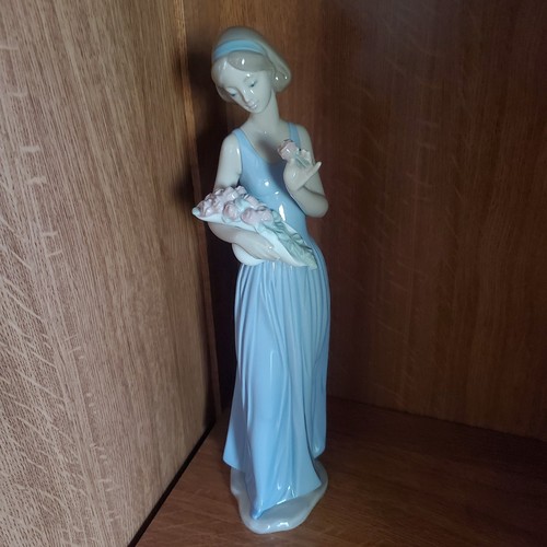 Nao lladro little bouquet - lladro, |