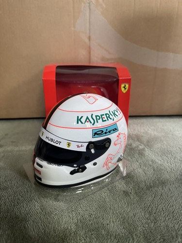 Formula scale helmet - 1/2,