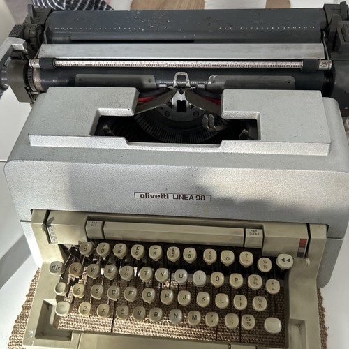 Olivetti linea typewriter - 98,