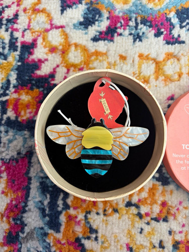 Erstwilder fan favourites bee - erstwilder,