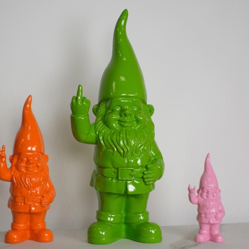 Large green middle - middle, finger