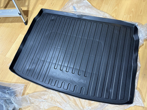 New genuine nissan qashqai - new,