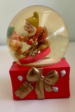 Disney Snow White The Seven Dwarfs Christmas Snow Globe 2009