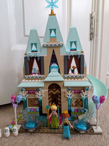 Arendelle castle celebration - arendelle,