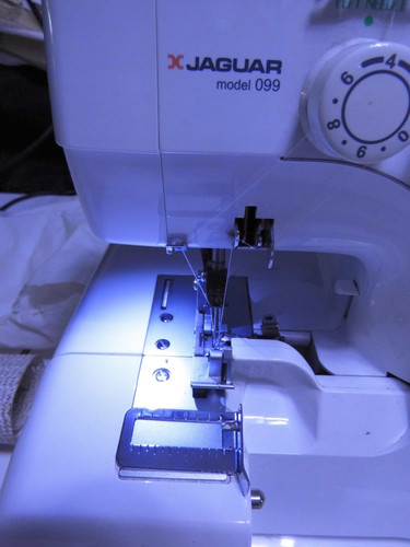 Jaguar 099 overlocker sewing