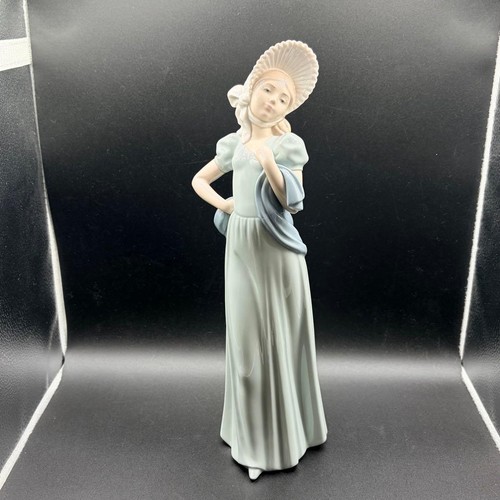 Lladro nao lady with hat - lladro,