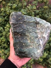 Amazing 2.8kg Natural Gemstone