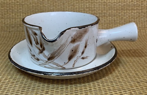 Gravy boat underplate - &,