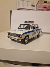 1:24 Lada Police Car Alloy Diecast Car Model Lights&Sound Kids Adults Uk