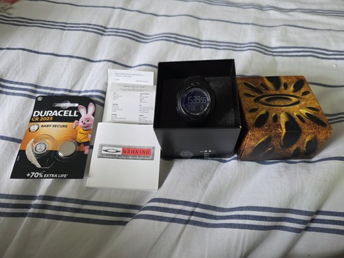 Mens oakley digital watch - d1,