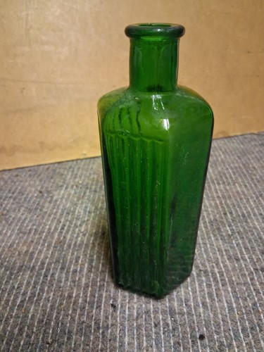 Vintage green poison - vintage, bottle