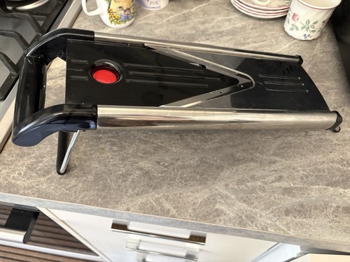 Blade mandoline food slicer - v-blade,