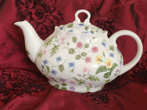 Queens china teapot country - china,