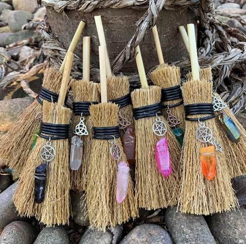 Mini broom hanging witches - mini,