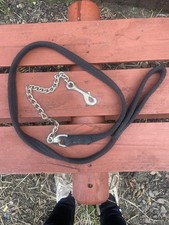 WEB LEAD REIN WITH BRASS COLOURED CHAIN IN HAND SHOWING HEADCOLLAR BLACK 