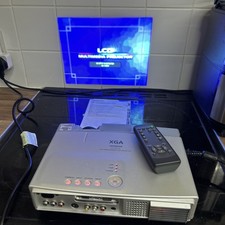 Hitachi CP-X275 portable LCD