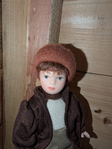 Small haunted doll jade - small,