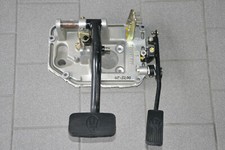 Maserati 3200 GT pedal frame brake pedal accelerator pedal support 388400304