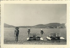 OLD PHOTO - VINTAGE SNAPSHOT - SEA PEDAL AGAY - SEA PEDAL BOAT 1951 - 3