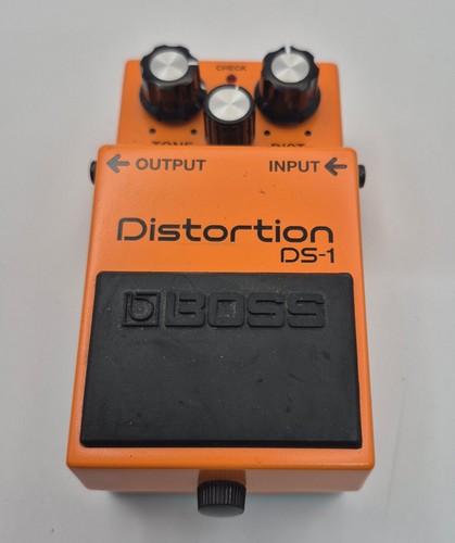 Boss distortion pedal - ds-1,