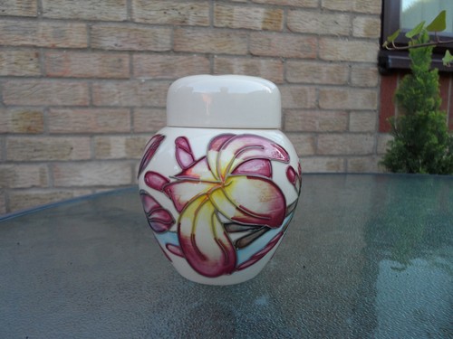 Moorcroft pottery - ,