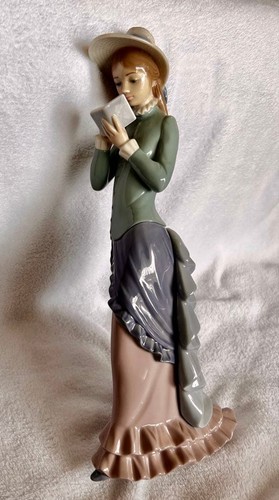 Lladro 5000 girl reading - lladro,