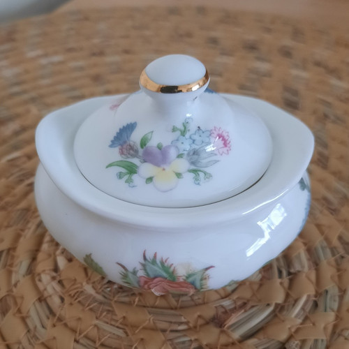 Aynsley wild tudor bone china - wild,