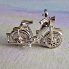 VINTAGE SILVER MOVING OLD