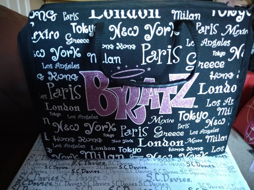 Bratz world tour - , carring