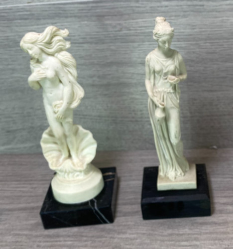 Venus milo statue greek - /,