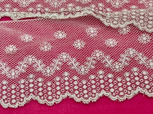 Antique bobbin lace - bobbin, netted