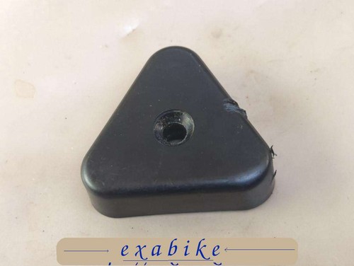 Left plastic element for