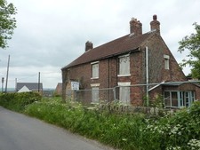 Photo A1 Old house, boarded