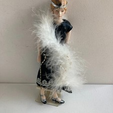 Avon Vinyage Roaring Twenties Flapper Porcelain Figurine